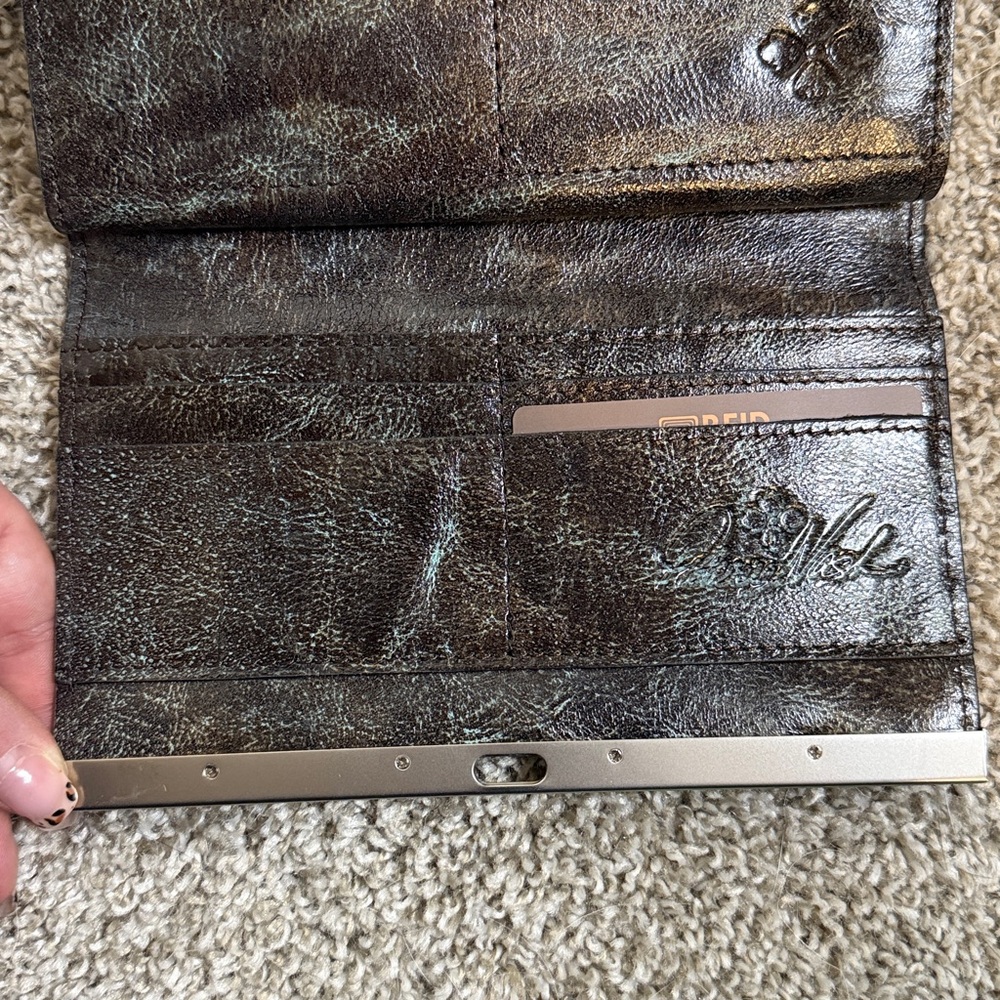Brand new Patricia Nash Wallet - Picture 4 of 6